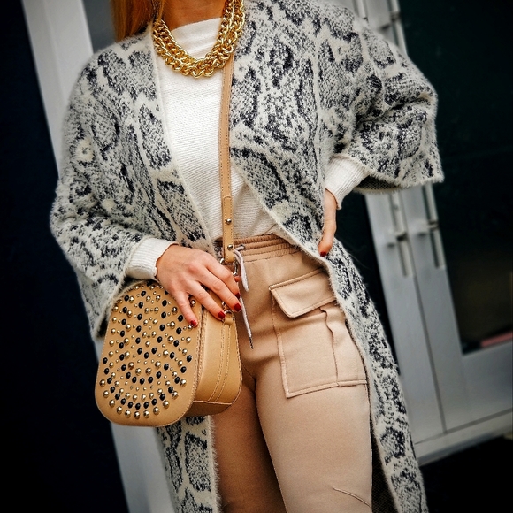 TREND DOLLA So soft Snake Print Super Soft Fuzzy C - Picture 5 of 10